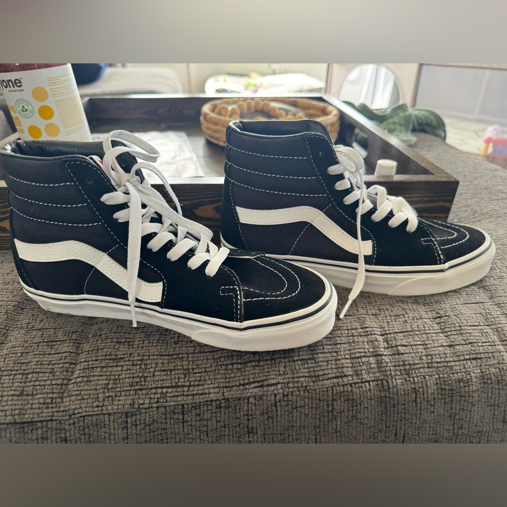 VANS Sk8-Hi woman’s shoe. Size 7.5 Womens